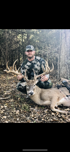 Deer hunter bow hunting nontypical buck