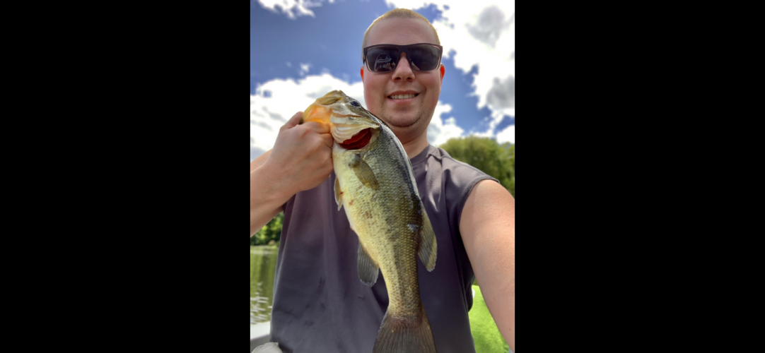 Angler selfie with bass