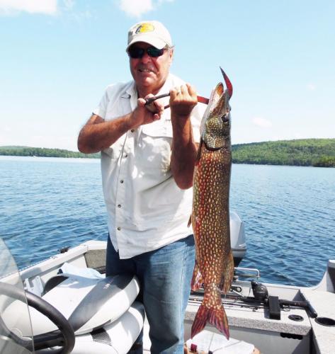 32 inch Pike Braggin' Board Photo: 32 inch Pike
