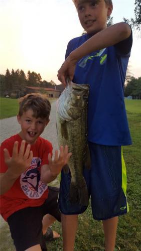 Braggin' Board Photo: 8 lb 22 Inch Largemouth Bass