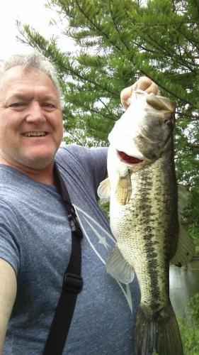 Braggin' Board Photo: Pond Bass 8 - 9 lbs