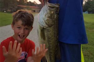 Braggin' Board Photo: 8 lb 22 Inch Largemouth Bass