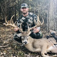 Bow hunting nontypical buck
