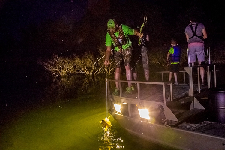 A Guide to Choosing a Fishing Light Attractor