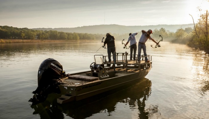 Choosing a Bowfishing Boat - Bowhunter