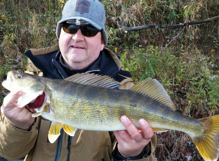 How To #1: Make a Great Bucktail Jig Tackle Storage Container for Walleye,  Bass, or Panfish Fishing 