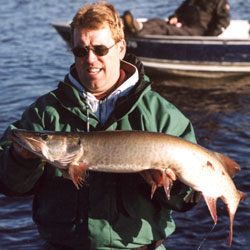 MUSKY FISHING FROM SHORE!! - Late Winter River Muskies 