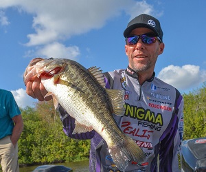 Aaron Martens with a bass from Lake Okeechobee in Florida. (Joel Shangle/BassFIRST)