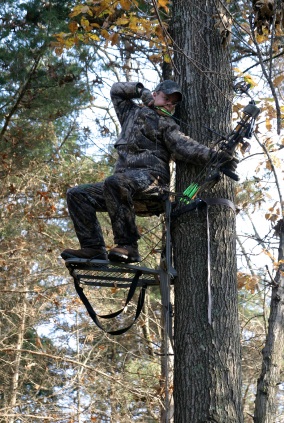 Climbing Treestand Bowhunter