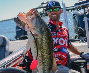 Mike Iaconelli and friend. (Joel Shangle/BassFIRST)