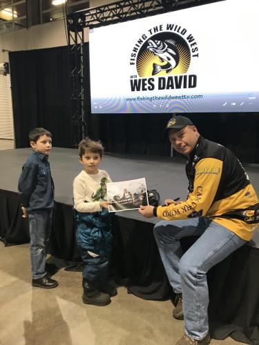 Wes David signing autographs