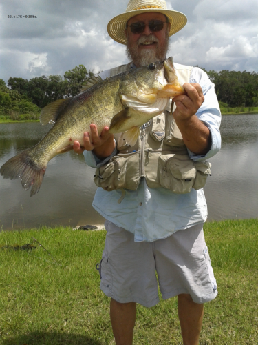 Braggin' Board Photo: Love to fish for Bass, 9 lb catch