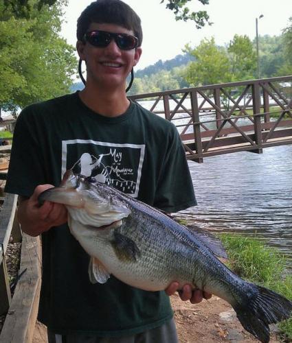 Braggin' Board Photo: 10.6 lb bass lake burton