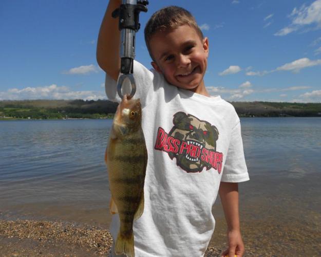 Braggin' Board Photo: Hunter fishing Perch