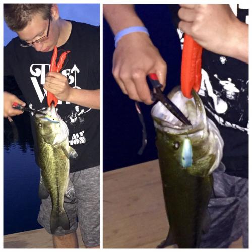 Braggin' Board Photo: Trying to get that hook out!