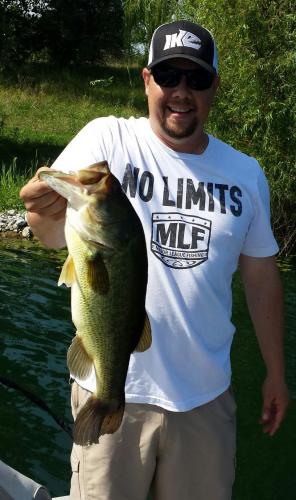 Braggin' Board Photo: Bass fishing Spring Lake, Illnois