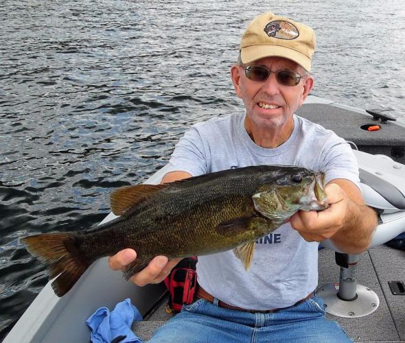 Braggin' Board Photo: 18 inch Smallmouth