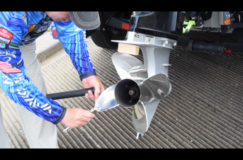 How to Straighten a bent boat propeller - Balancing 
