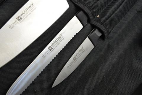 https://afd-production-eru2ractomp34-gjdjeybzcubvfrgz.z01.azurefd.net/sites/default/files/styles/large/public/2020-06/knife_traveler_set_wusthof_gourmet.jpg?itok=XcClolQN