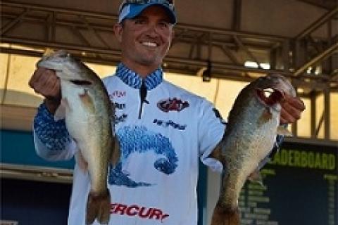 Casey Ashley Leads Hartwell FLW by Casey Ashley Leads Hartwell FLW...