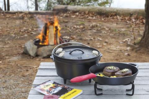 Lodge Wildlife Series-Brown Bear Cast Iron Skillet 12 in. Black