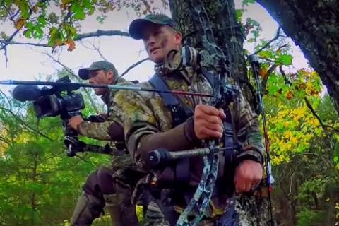 News & Tips: Pre-Rut Action Bow Hunt 2015  (video)