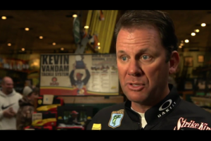 1Source Video: Kevin VanDam on Lowrance or Humminbird Side Imaging