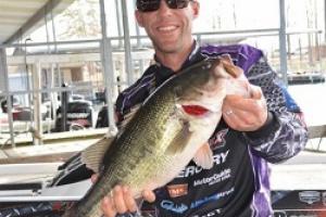 Aaron Martens Leads Table Rock Elite by Aaron Martens Leads Table Rock Elite...