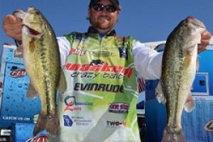 Arey Wins FLW at Beaver Lake by Arey Wins FLW at Beaver Lake...