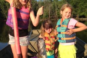 Braggin' Board Photo: Sisters Catfish juggin on the Mississip!