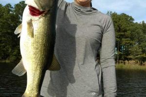 Lady angler holding up a nice largemouth bass 