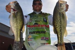 Braggin' Board Photo: Matt Arey Leads On Day 3 FLW Beaver Lake