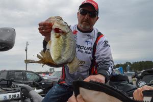 Braggin' Board Photo: Tracy Adams Hoists a Large Mouth on Day 3, FLW Lewis Smith Lake