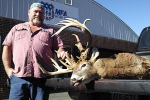 Braggin' Board Photo: 23 POINT Buck