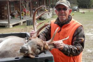 Braggin' Board Photo: Larry Sweeney with his 12 pt deer