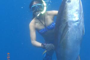 Braggin' Board Photo: Michelle Shoots a Bigger Tuna
