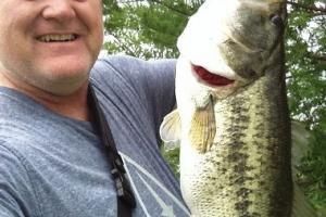 Braggin' Board Photo: Pond Bass 8 - 9 lbs